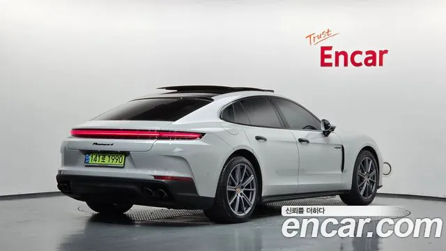 Porsche Panamera 2025