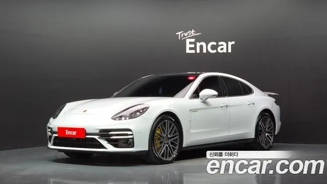 Porsche Panamera 2023