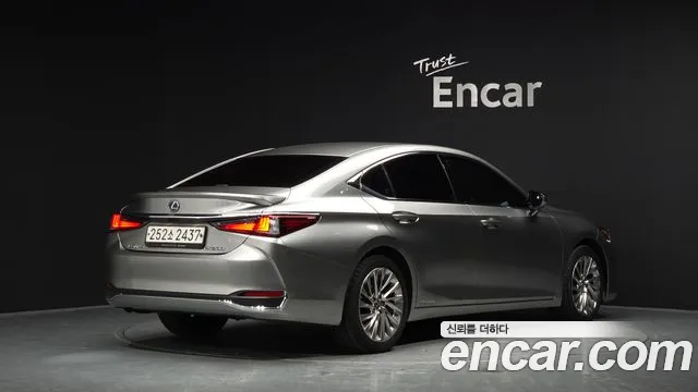 Lexus ES 2020