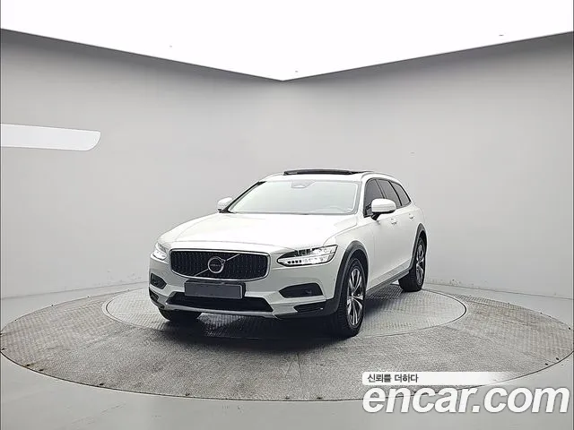 Volvo V90 2025