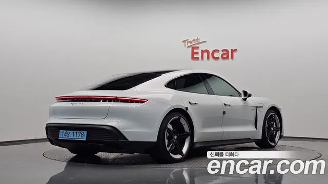 Porsche Taycan 2021